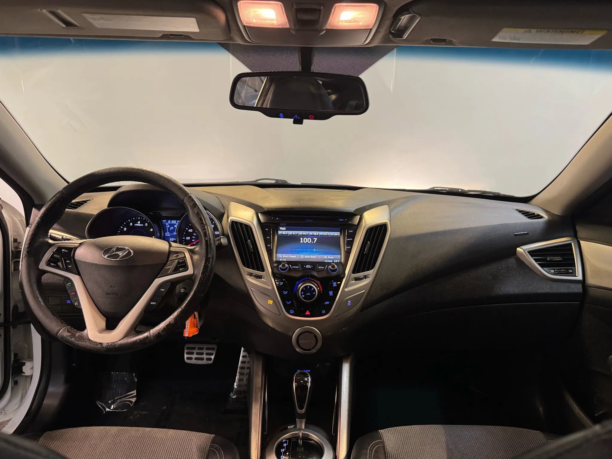 Used 2013 Hyundai Veloster w/ Style Pkg image 11