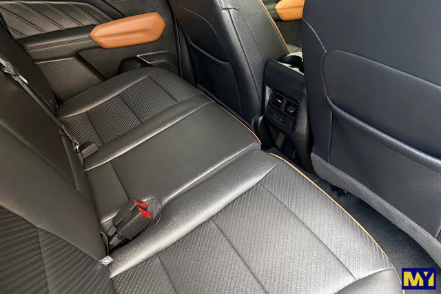 Certified 2024 GMC Canyon AT4 w/ AT4 Premium Package AWD/4WD image 17