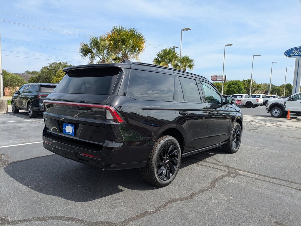 New 2027 Lincoln Navigator Reserve w/ Jet Appearance Package AWD/4WD image 4
