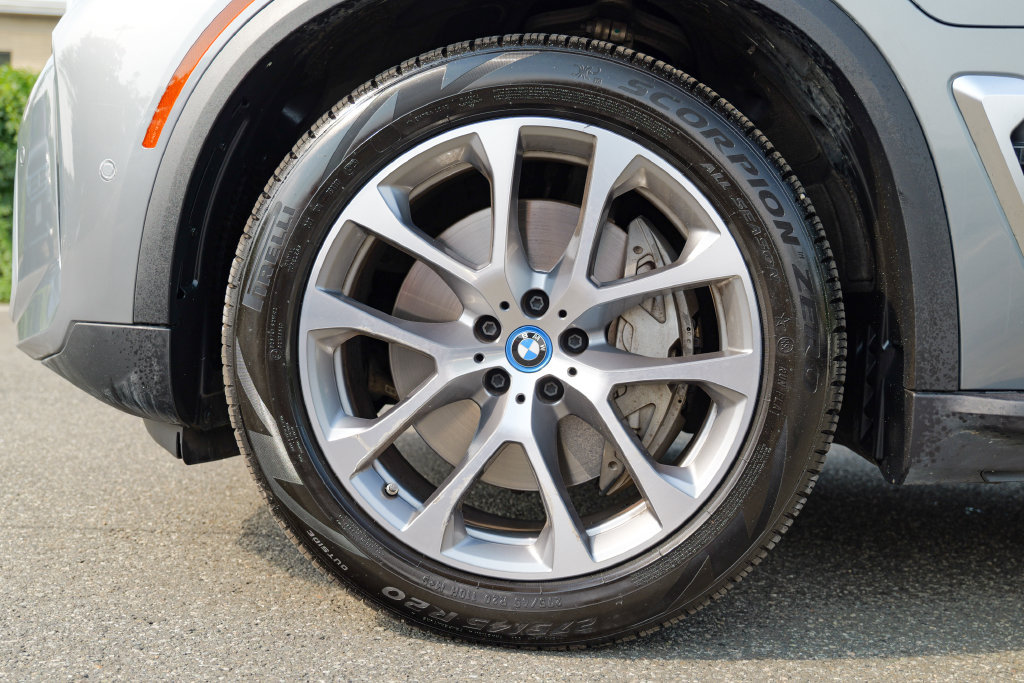 Used 2024 BMW X5 xDrive50e AWD/4WD image 15