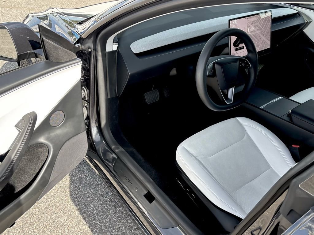 Used 2025 Tesla Model 3 Long Range image 9