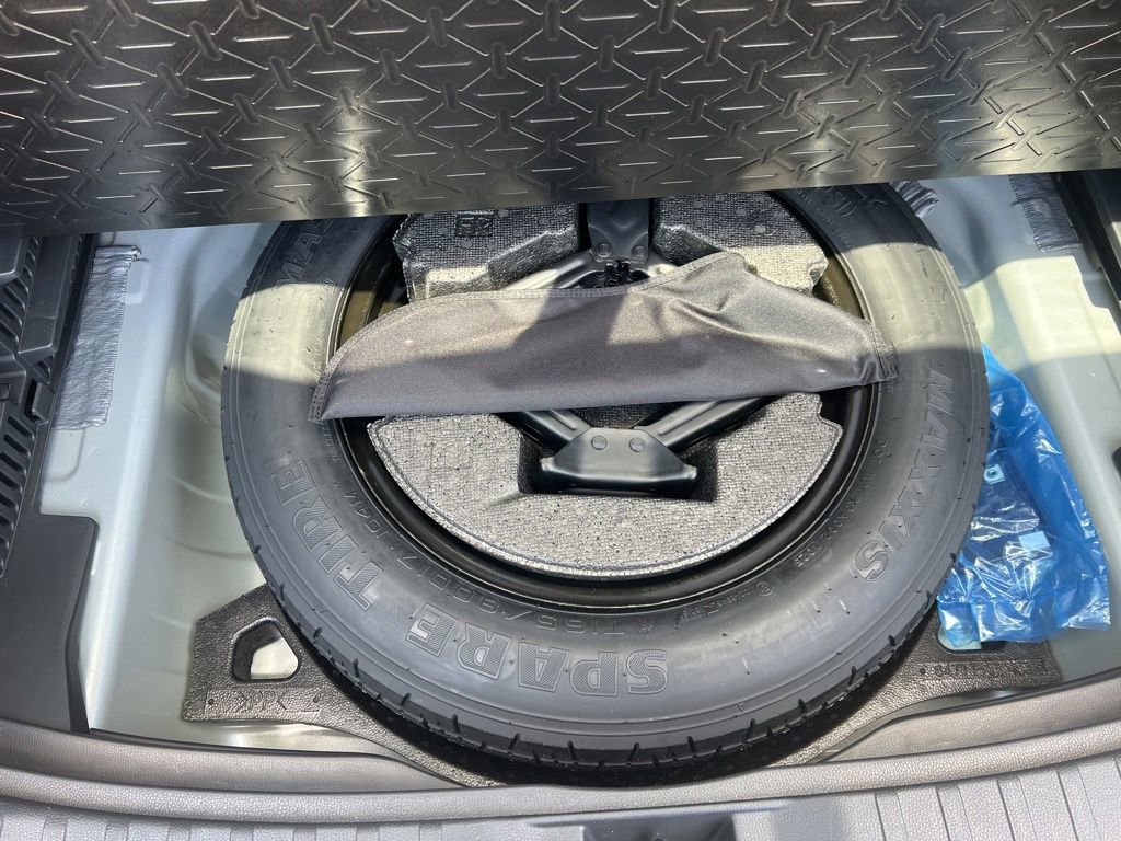 Used 2025 Toyota RAV4 XLE FWD image 32