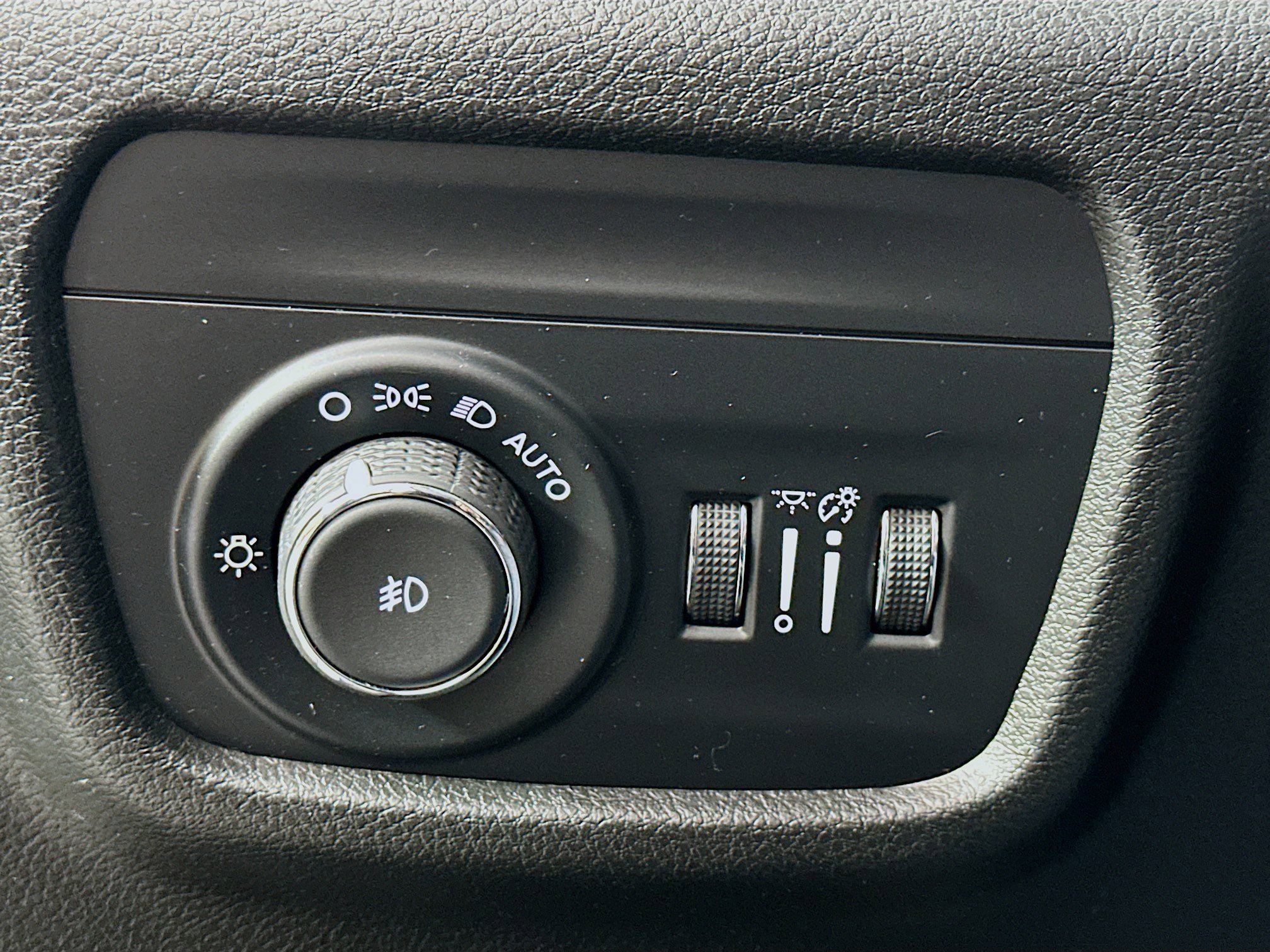 Used 2023 Jeep Grand Cherokee L Limited AWD/4WD image 17