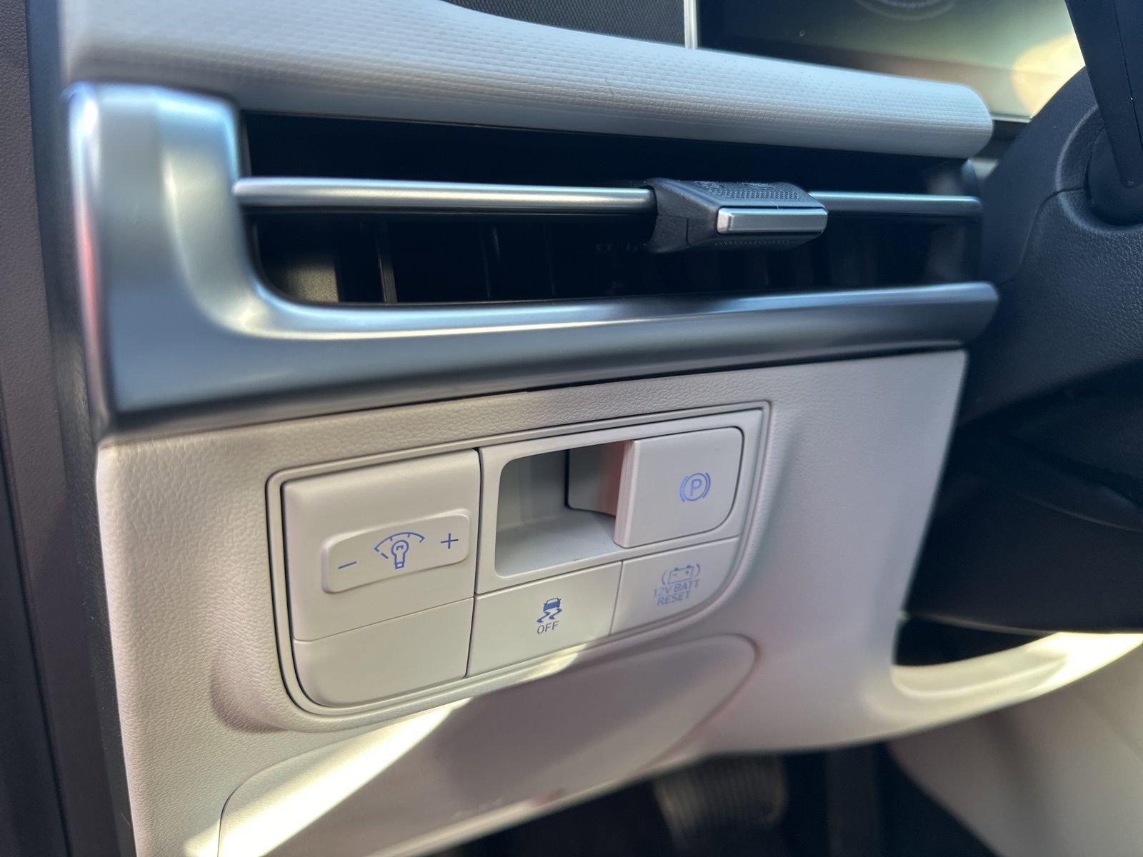 New 2026 Hyundai Tucson Blue SE image 13