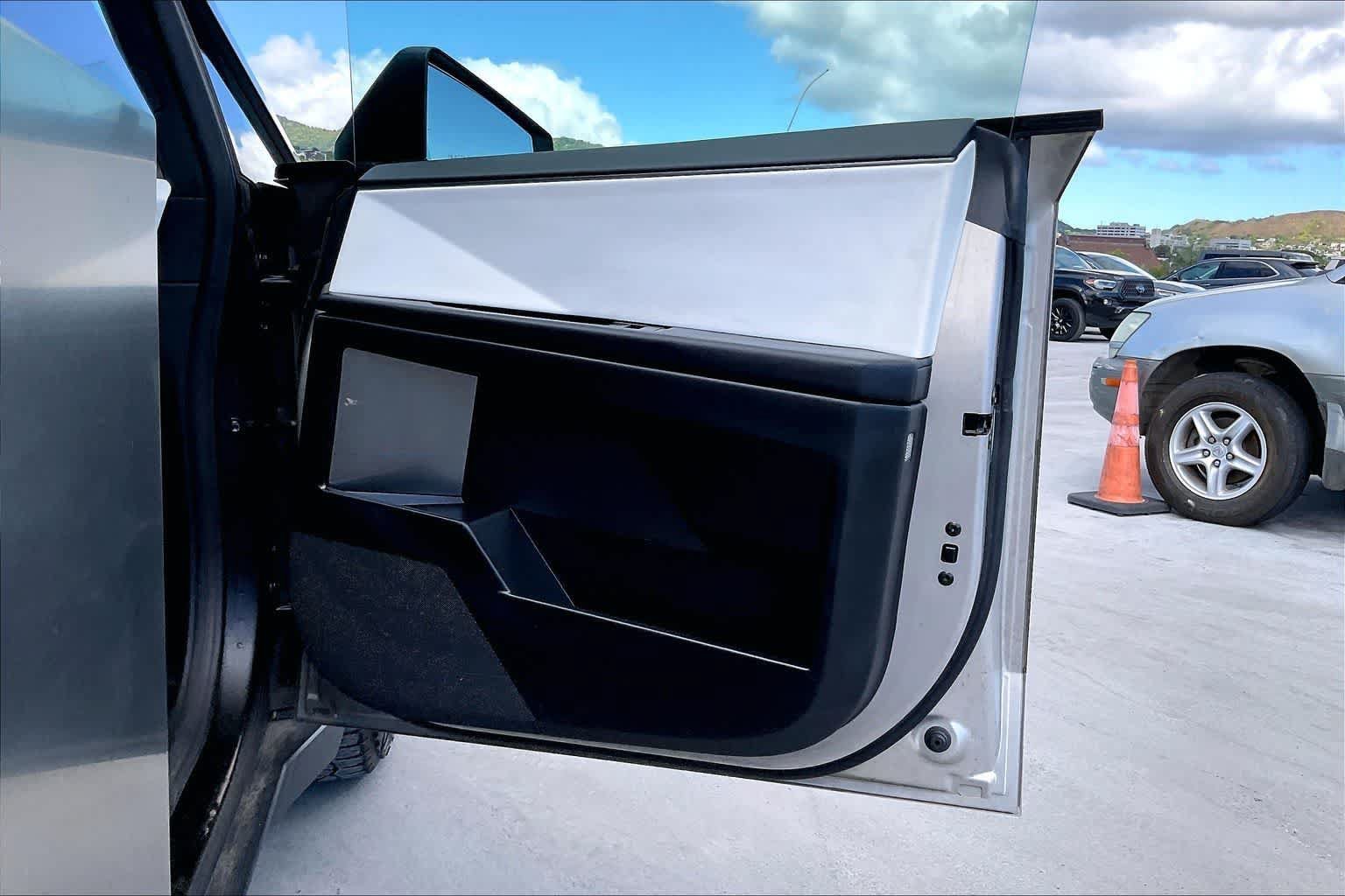 Used 2024 Tesla Cybertruck AWD Crew Cab image 28