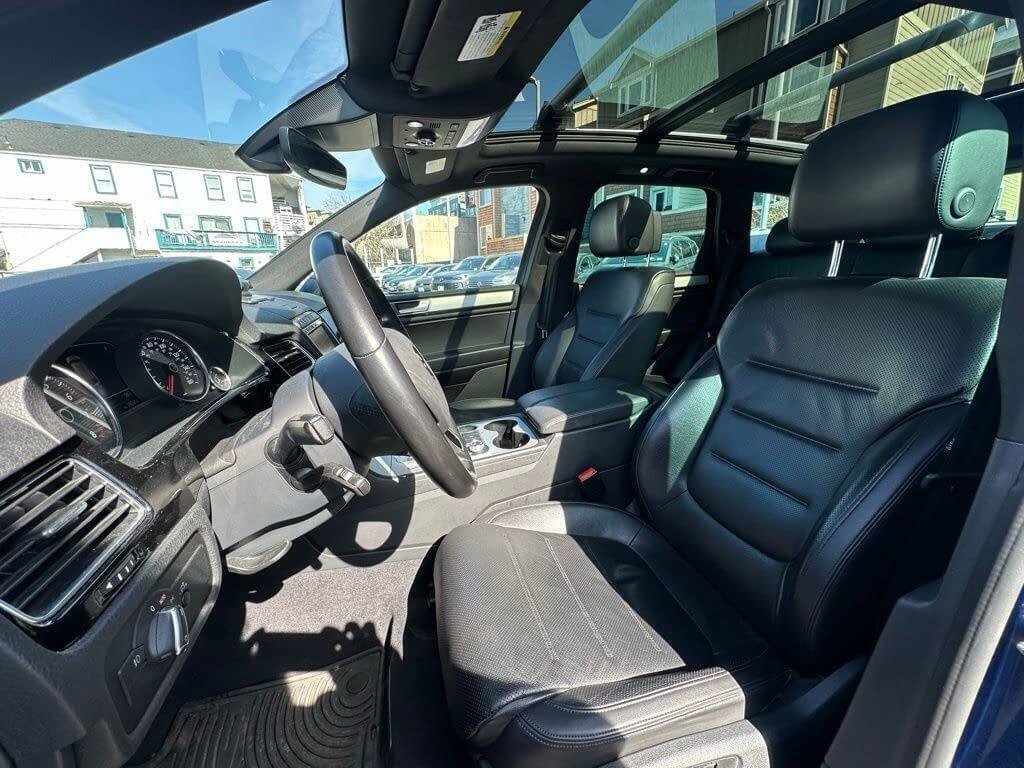 Used 2017 Volkswagen Touareg V6 image 12