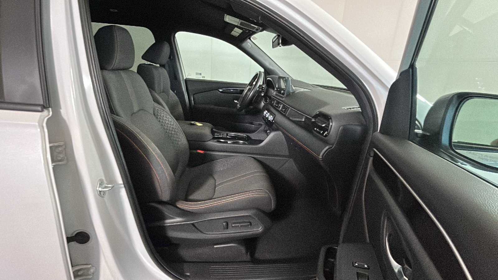 Used 2025 Honda Pilot Sport image 33