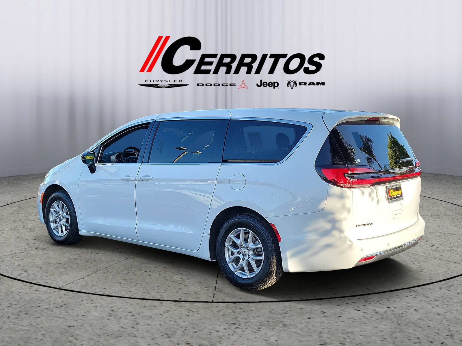 Certified 2025 Chrysler Pacifica Select FWD video 2