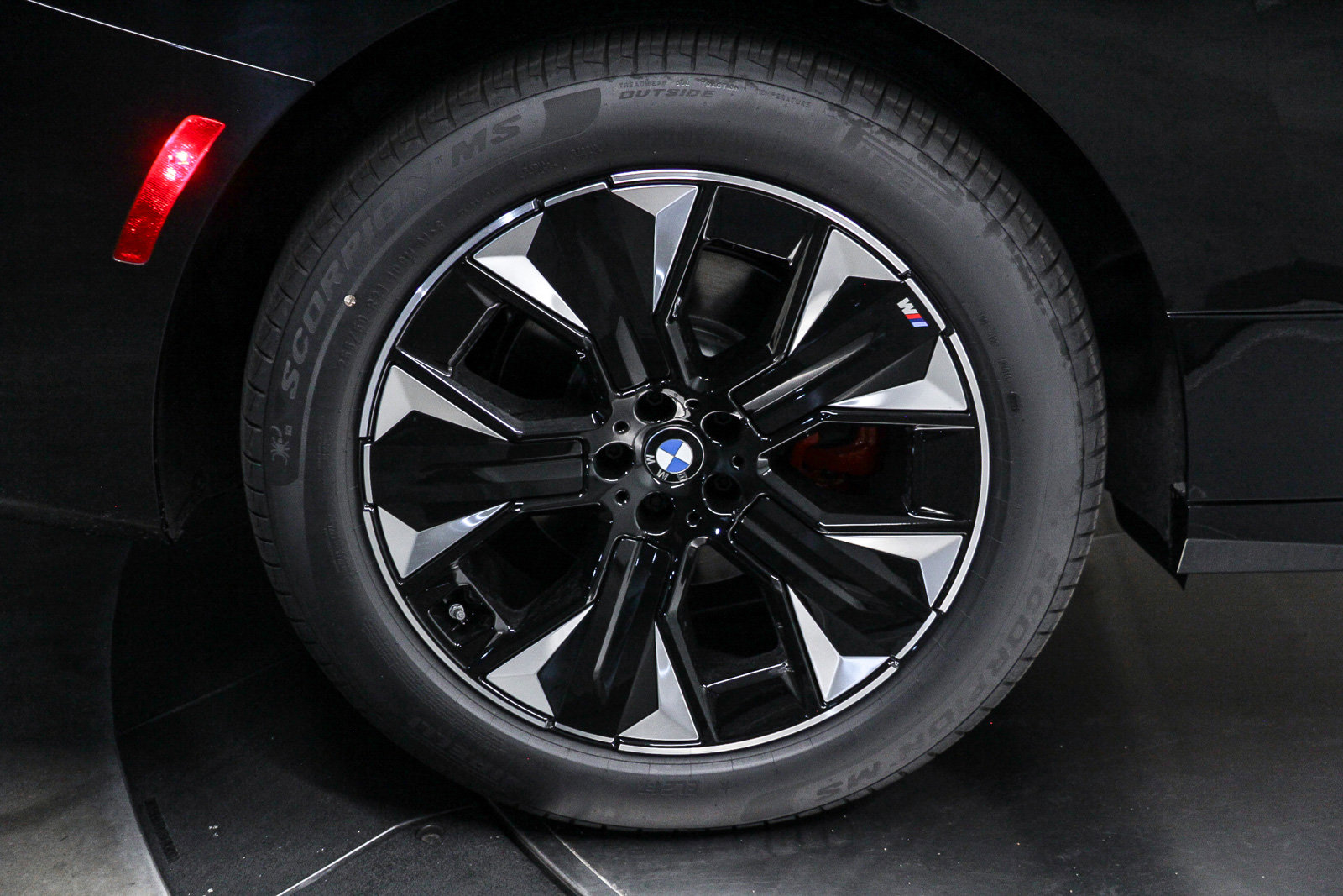 New 2026 BMW iX xDrive60 AWD/4WD image 8