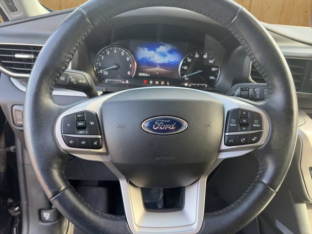 Used 2022 Ford Explorer XLT w/ Equipment Group 202A AWD/4WD image 10