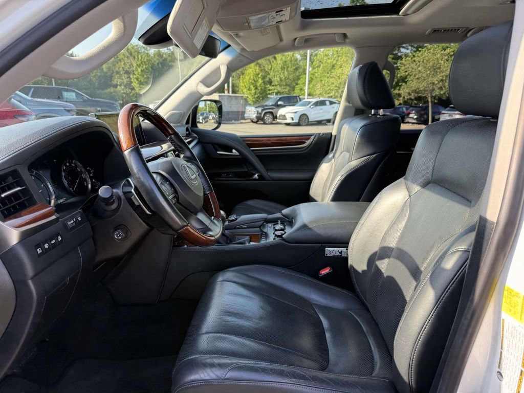 Used 2018 Lexus LX 570 4WD w/ Luxury Package image 13
