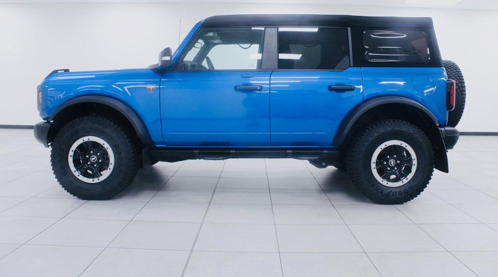 Used 2023 Ford Bronco Badlands image 2