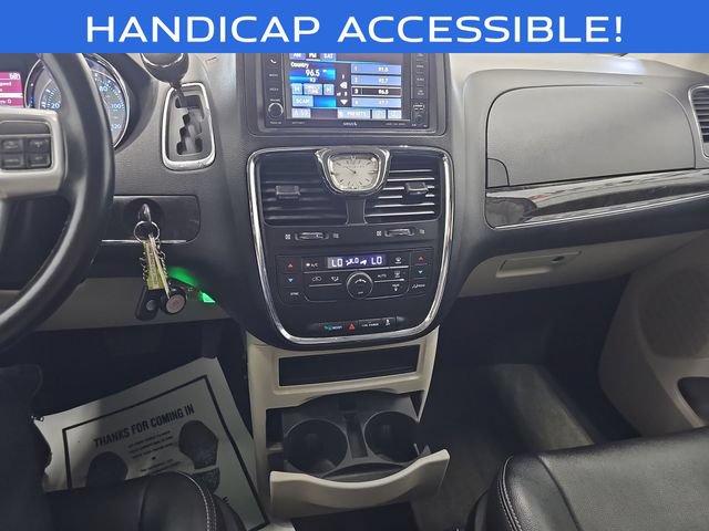 Used 2013 Chrysler Town & Country Touring FWD image 17