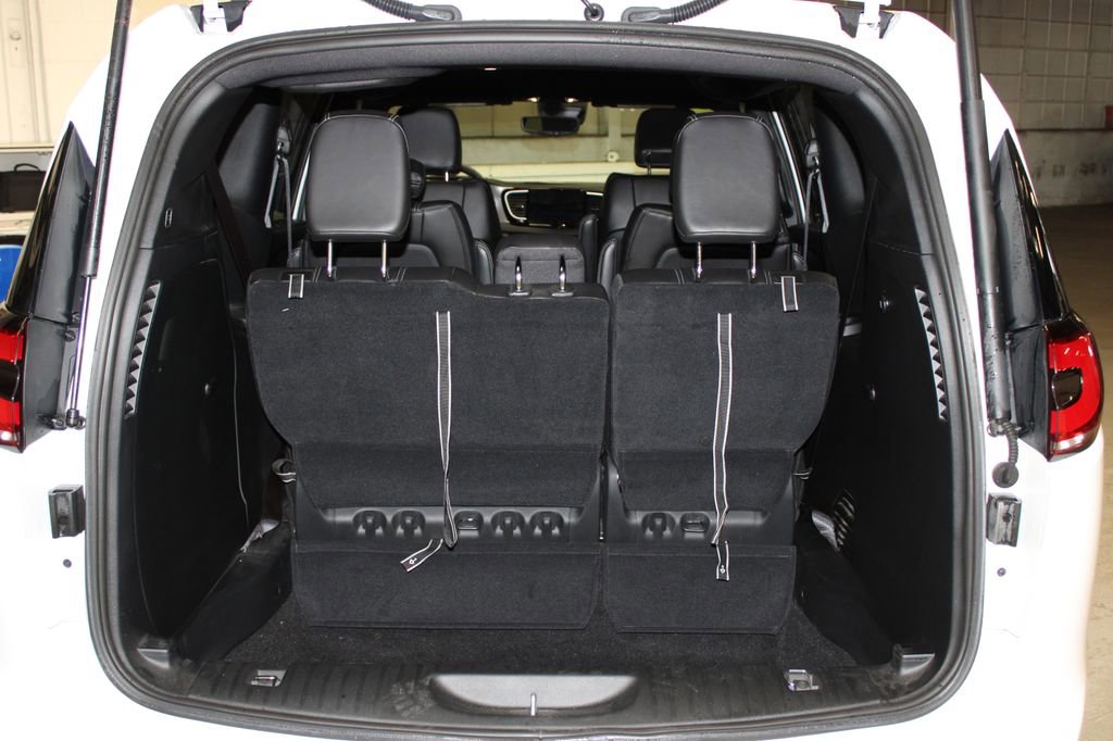Used 2025 Chrysler Pacifica Select image 36