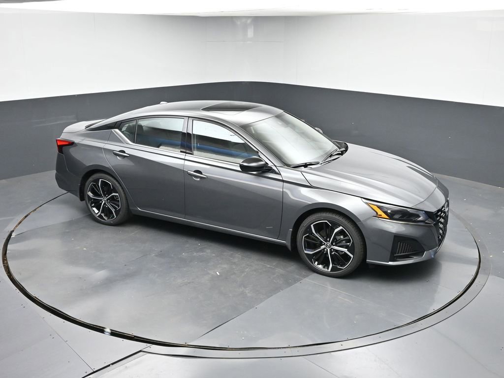 New 2025 Nissan Altima 2.5 SR image 40