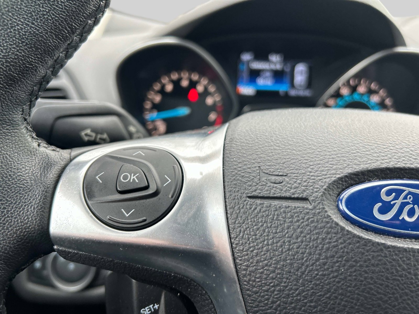 Used 2016 Ford Escape SE w/ SE Leather Comfort Package image 23