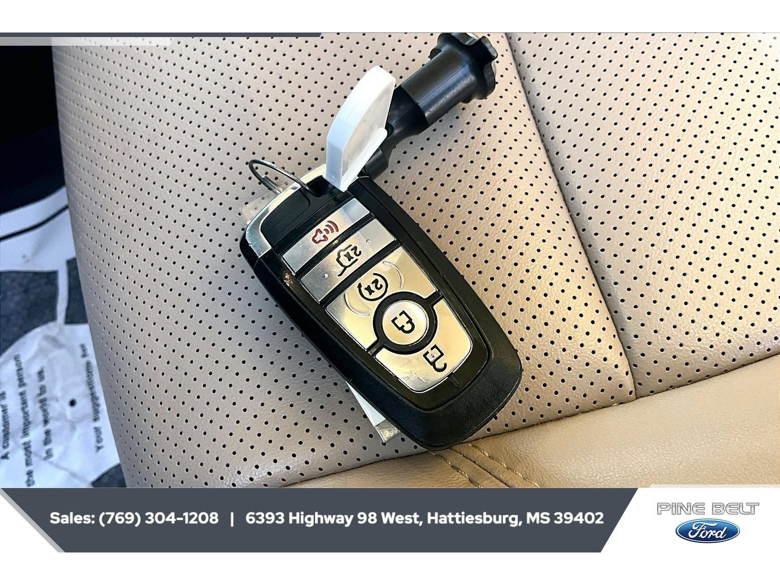 Used 2024 Ford Expedition XLT RWD image 9