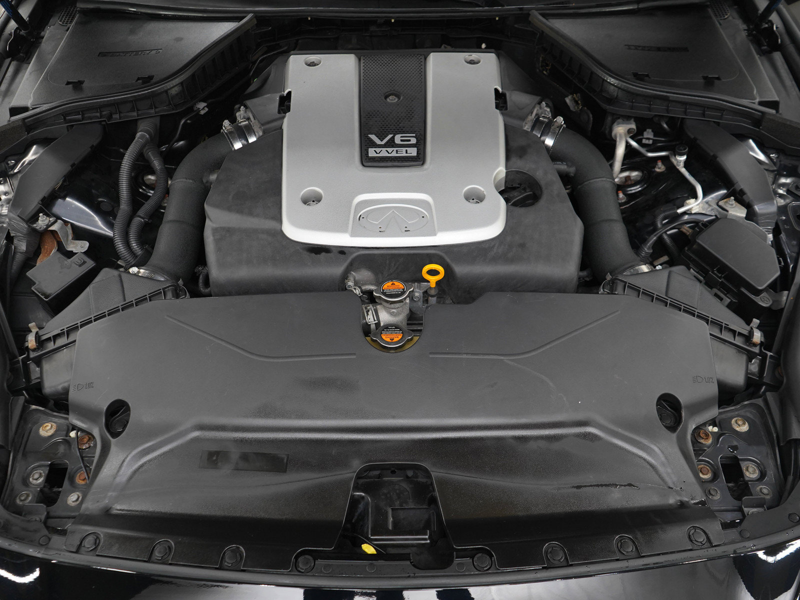 Used 2015 INFINITI Q50 AWD w/ Deluxe Touring Package image 32