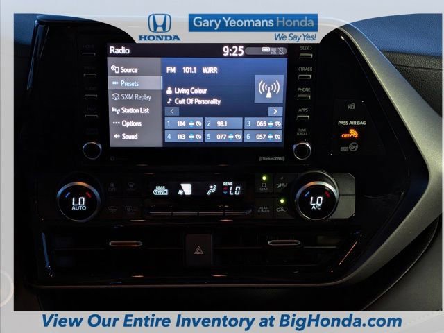 Used 2020 Toyota Highlander L FWD image 17