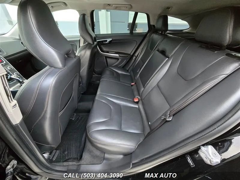 Used 2016 Volvo V60 T5 Cross Country image 15
