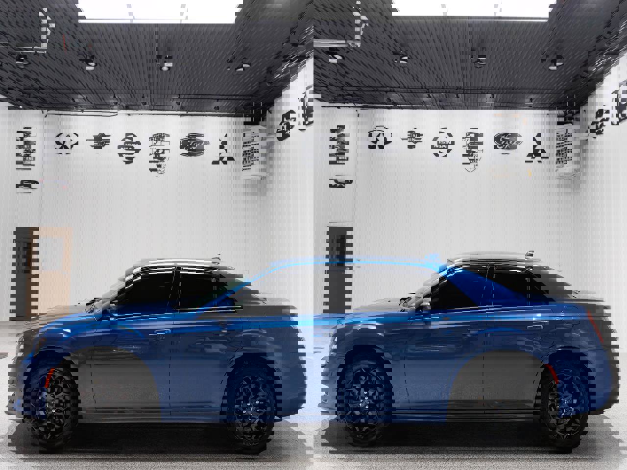 Used 2022 Chrysler 300 Touring L image 3