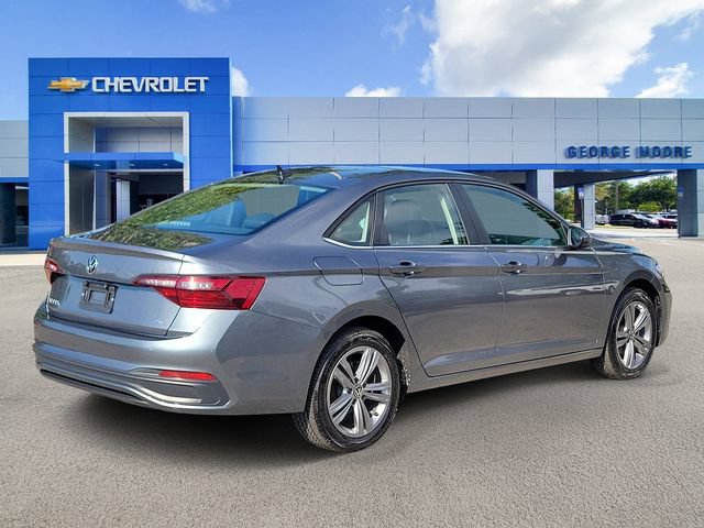 Used 2024 Volkswagen Jetta SE FWD image 4