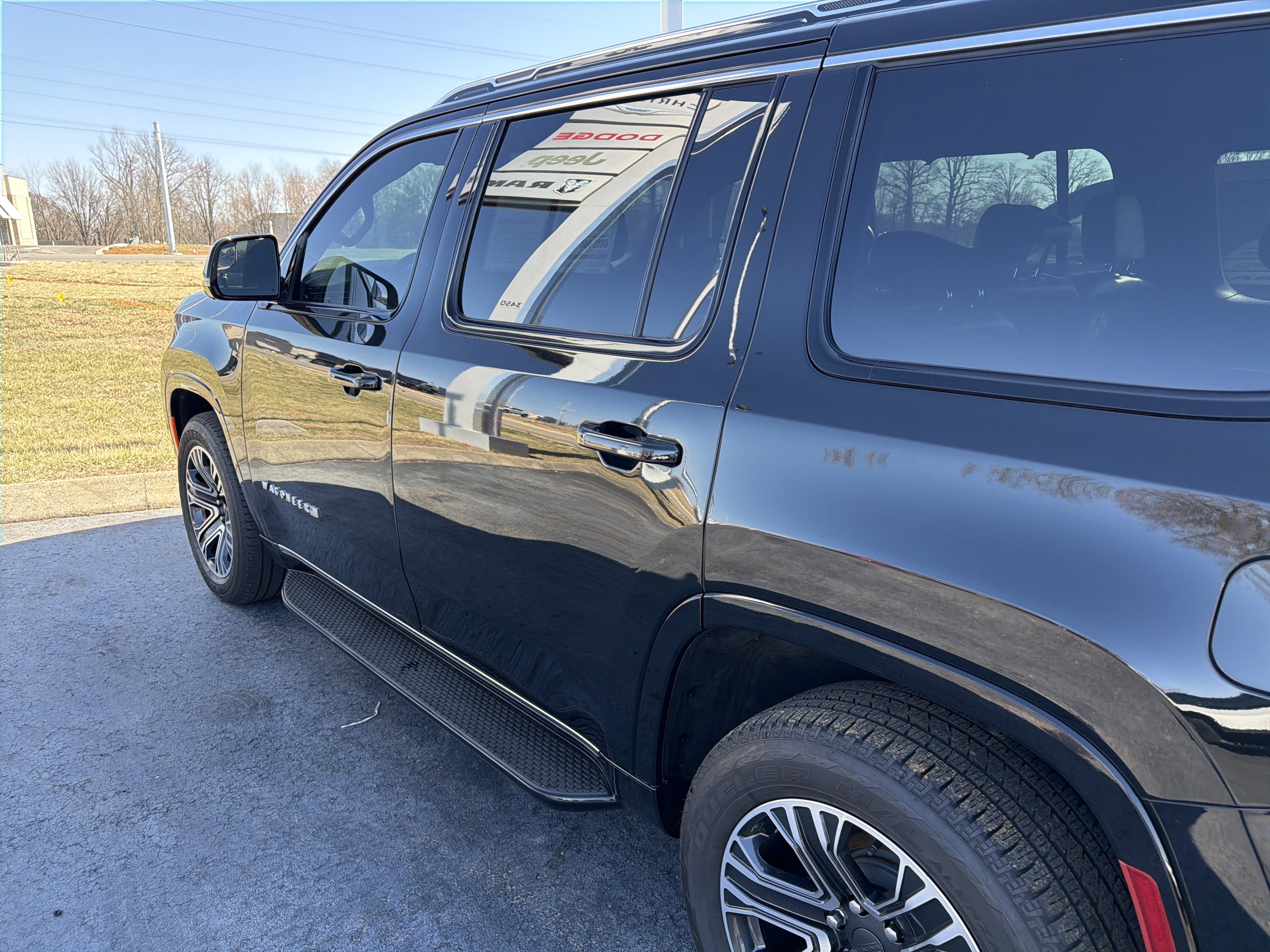 Used 2024 Jeep Wagoneer 4WD w/ Premium Group I image 10