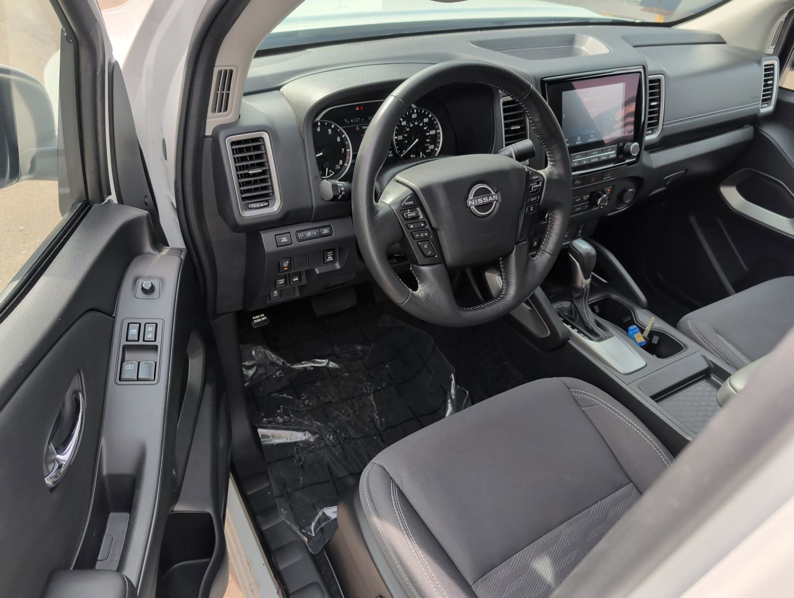 Used 2024 Nissan Frontier SV w/ SV Convenience Package image 11