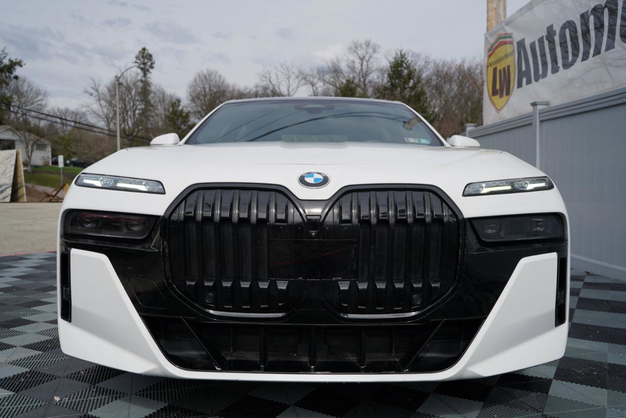 Used 2023 BMW 760i xDrive w/ Executive Package image 15