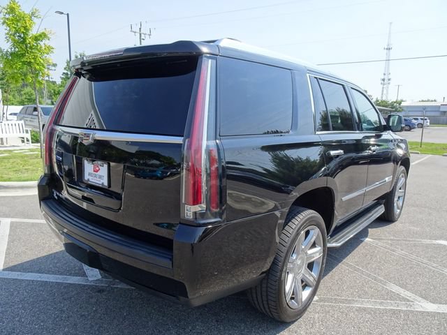 Used 2017 Cadillac Escalade Luxury AWD/4WD image 4