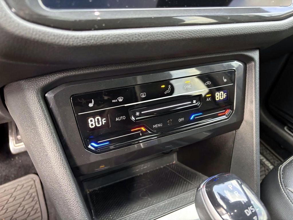 Used 2023 Volkswagen Tiguan SE R-Line image 21