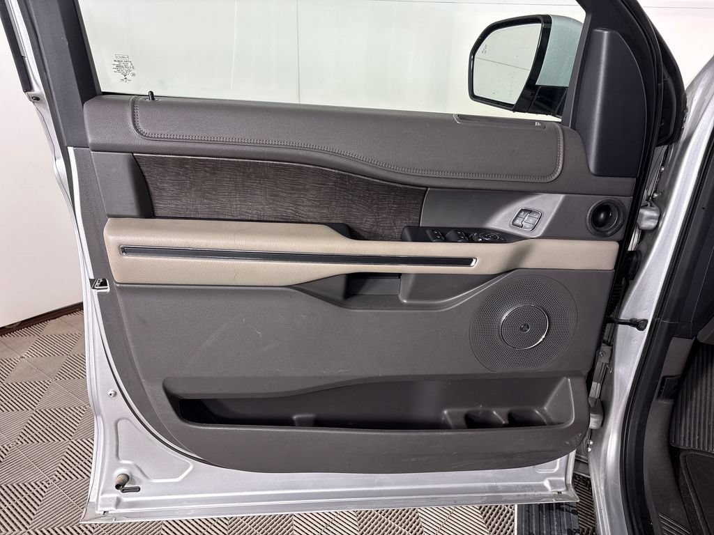 Used 2018 Ford Expedition Limited w/ Equipment Group 301A RWD image 16