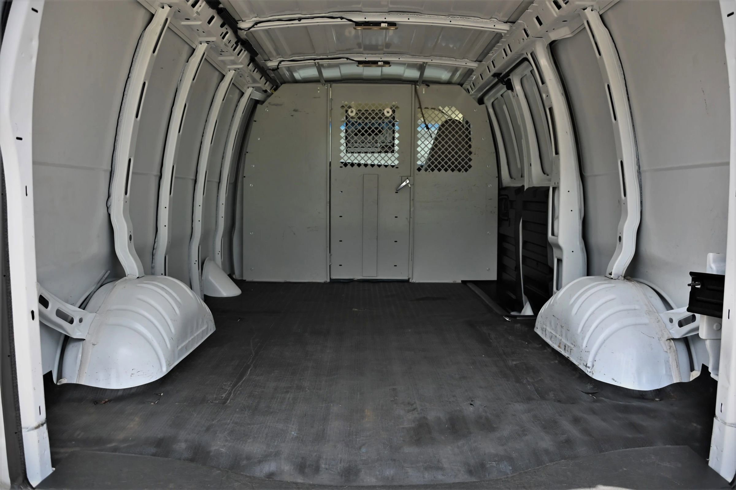 Used 2021 Chevrolet Express 2500 w/ Driver Convenience Package image 10