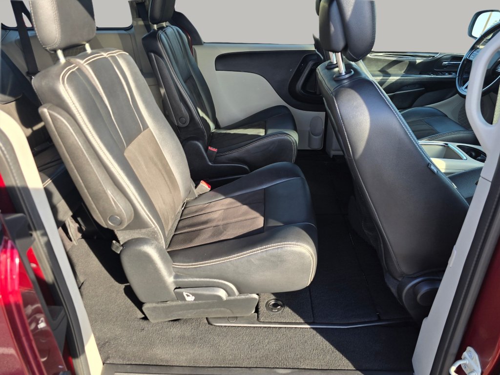 Used 2020 Dodge Grand Caravan SXT FWD image 25