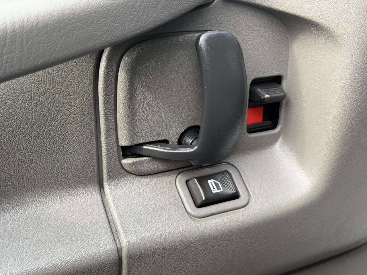 Used 2010 GMC Savana 2500 LS w/ Power Package image 10
