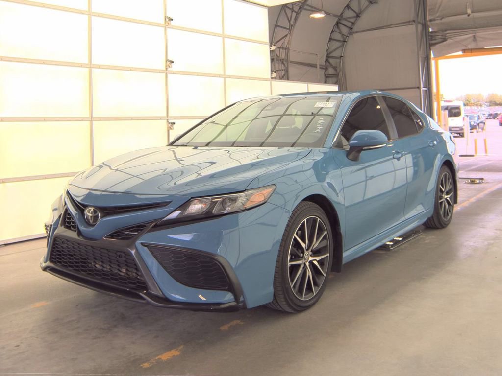 Used 2023 Toyota Camry SE w/ Convenience Package image 4