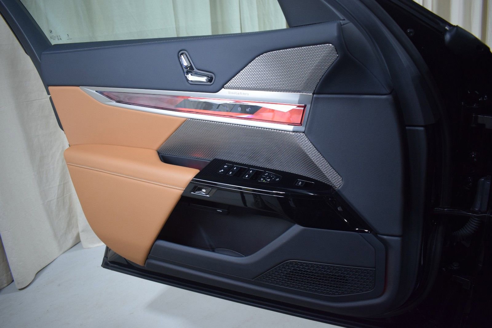 Used 2025 BMW 740i xDrive image 38