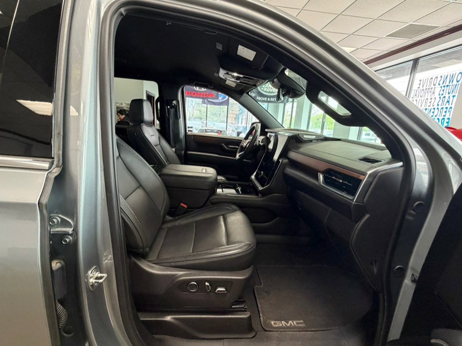 Used 2025 GMC Yukon Denali AWD/4WD image 52