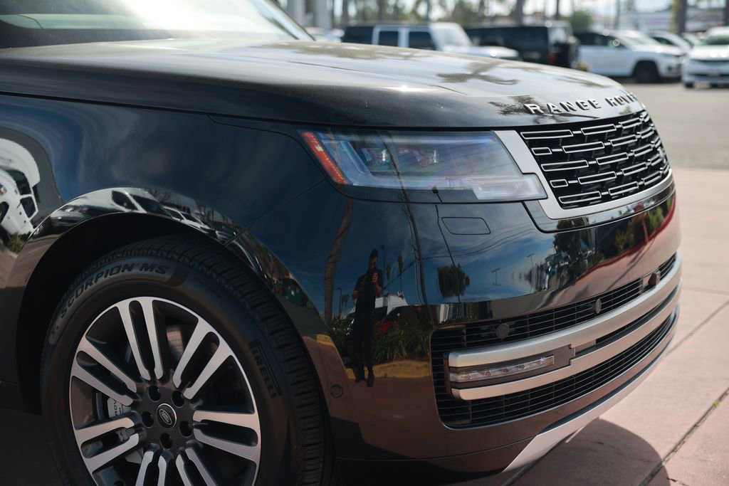 Used 2025 Land Rover Range Rover Long Wheelbase SE image 7