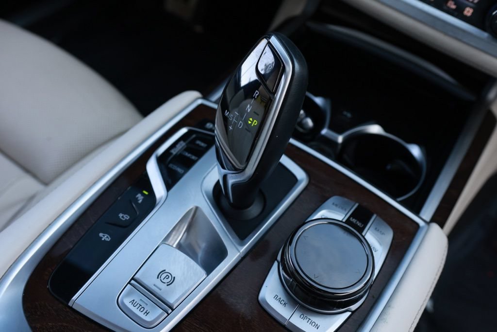 Used 2020 BMW 750i xDrive w/ Executive Package AWD/4WD image 37