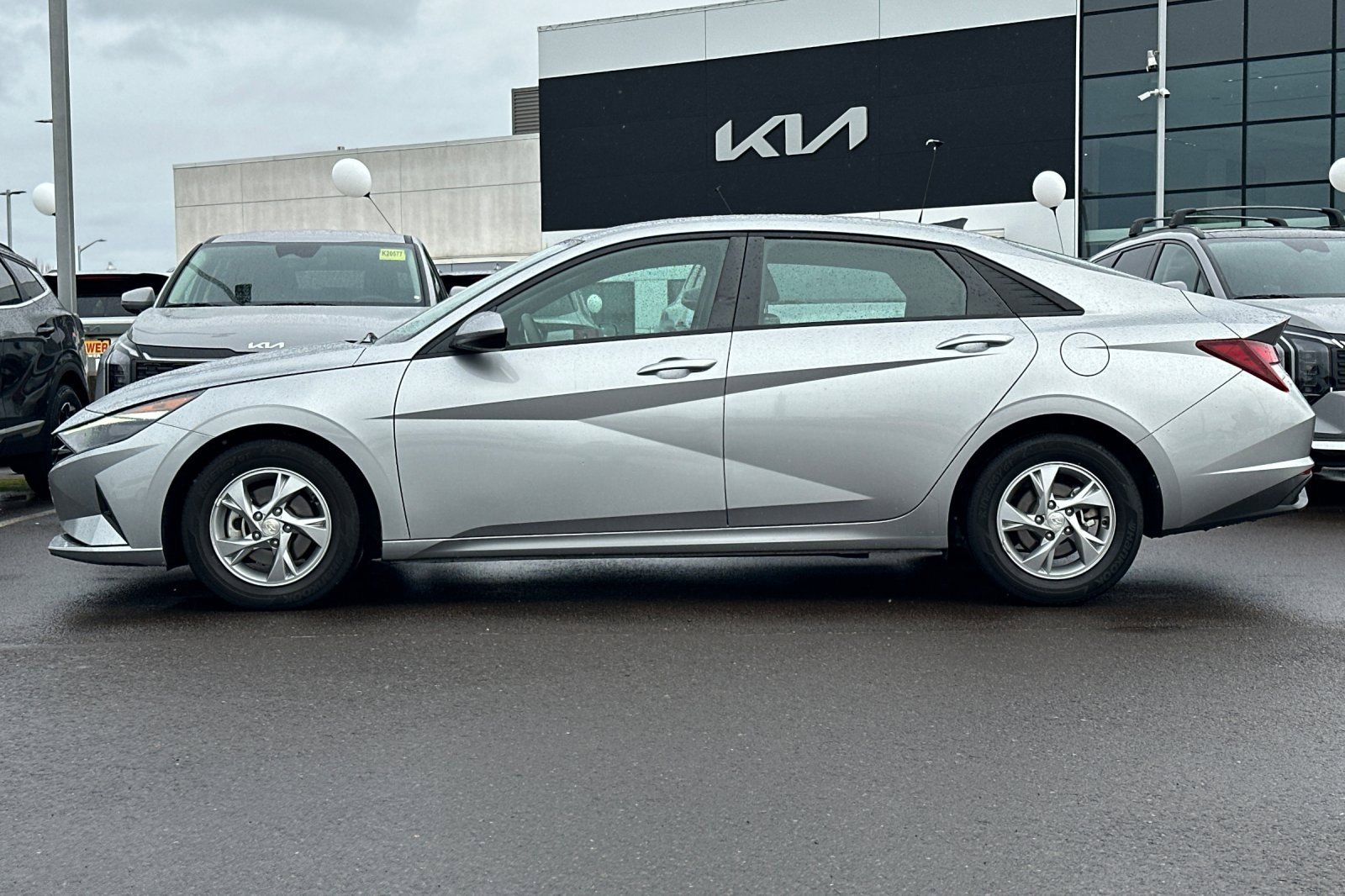 Used 2021 Hyundai Elantra SE image 7