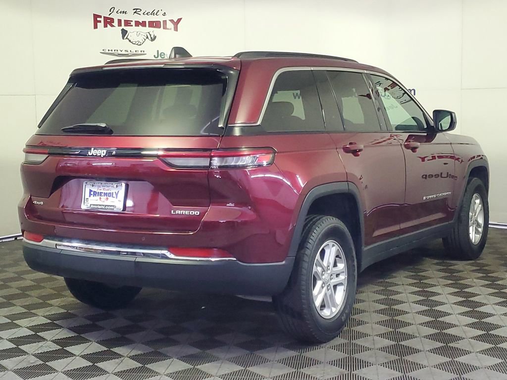 Used 2024 Jeep Grand Cherokee Laredo image 3
