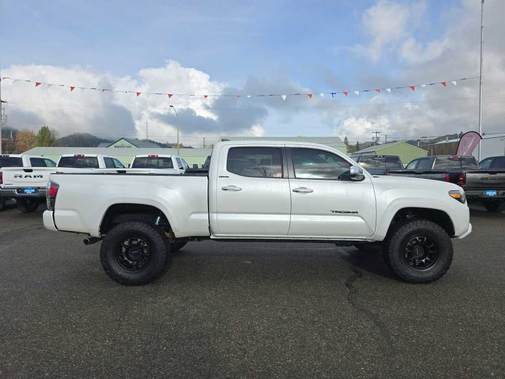 Used 2021 Toyota Tacoma Limited image 6
