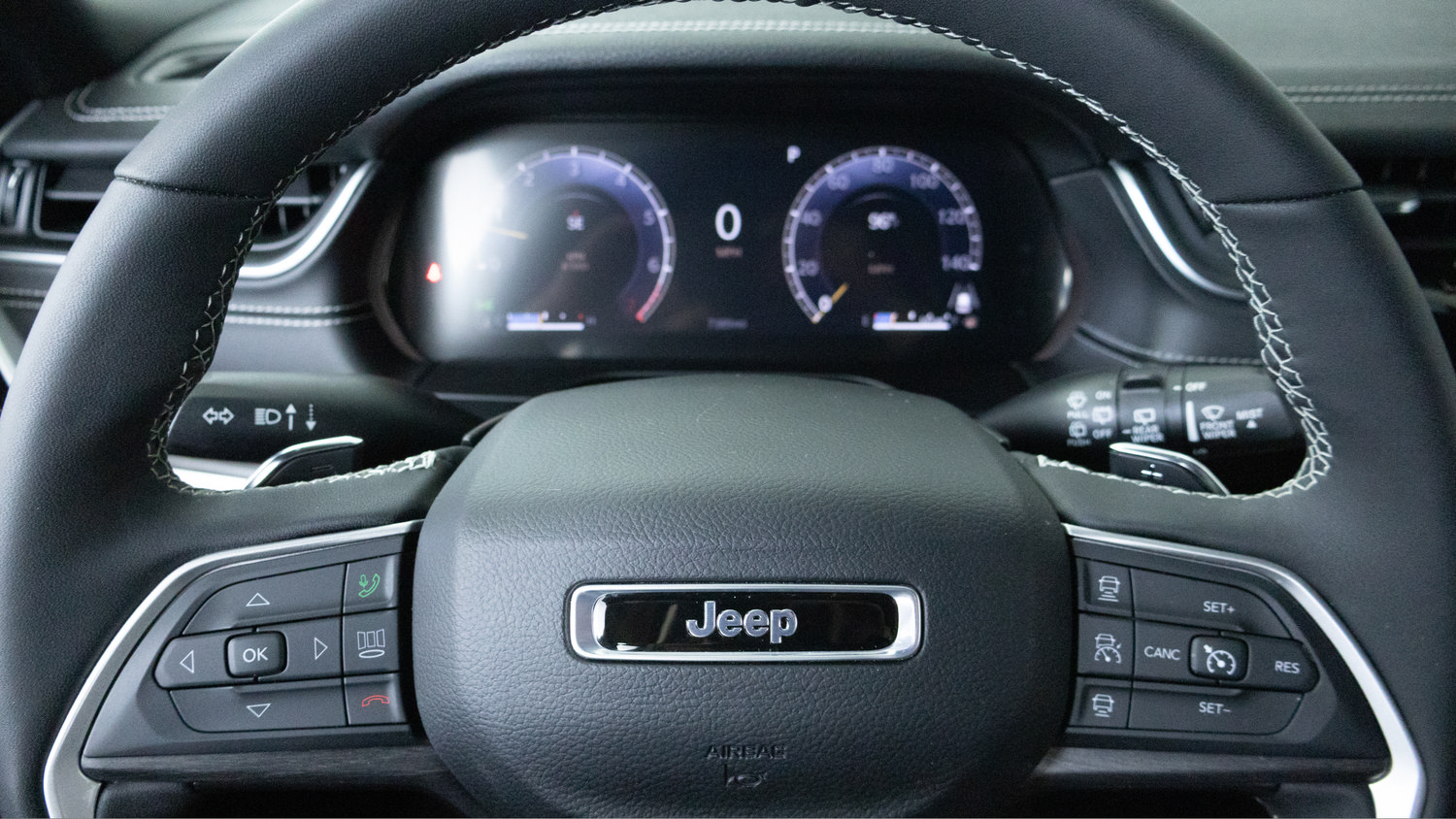 Used 2024 Jeep Grand Cherokee L Limited AWD/4WD image 16