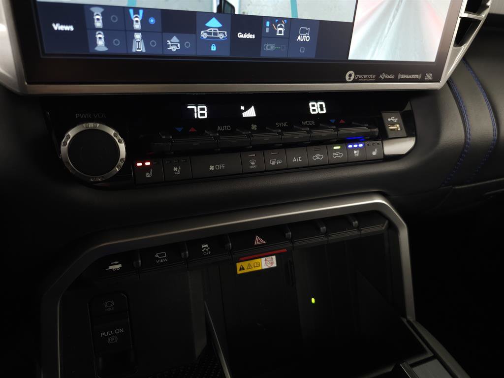 Used 2022 Toyota Tundra Platinum image 31