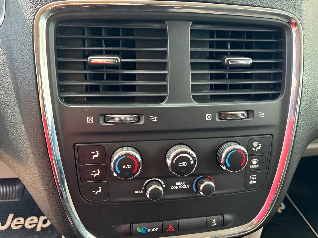 Used 2012 Dodge Grand Caravan SXT FWD image 23