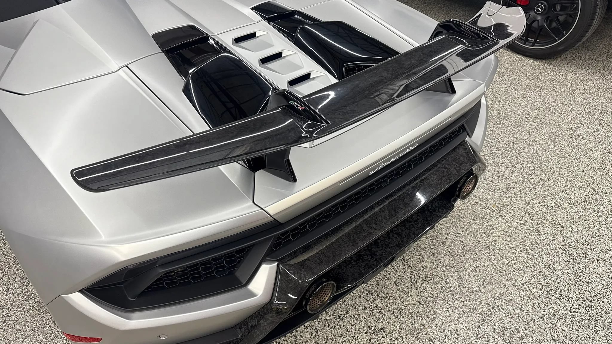 Used 2018 Lamborghini Huracan Performante AWD/4WD image 11