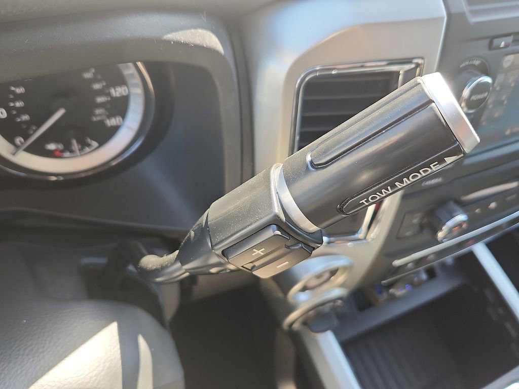 Used 2017 Nissan Titan SV AWD/4WD image 14