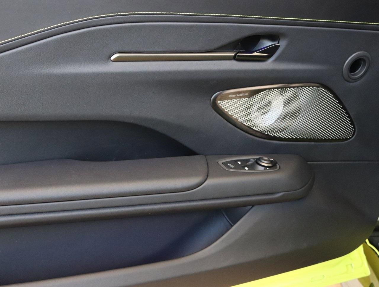 Used 2025 Aston Martin V8 Vantage Coupe image 9