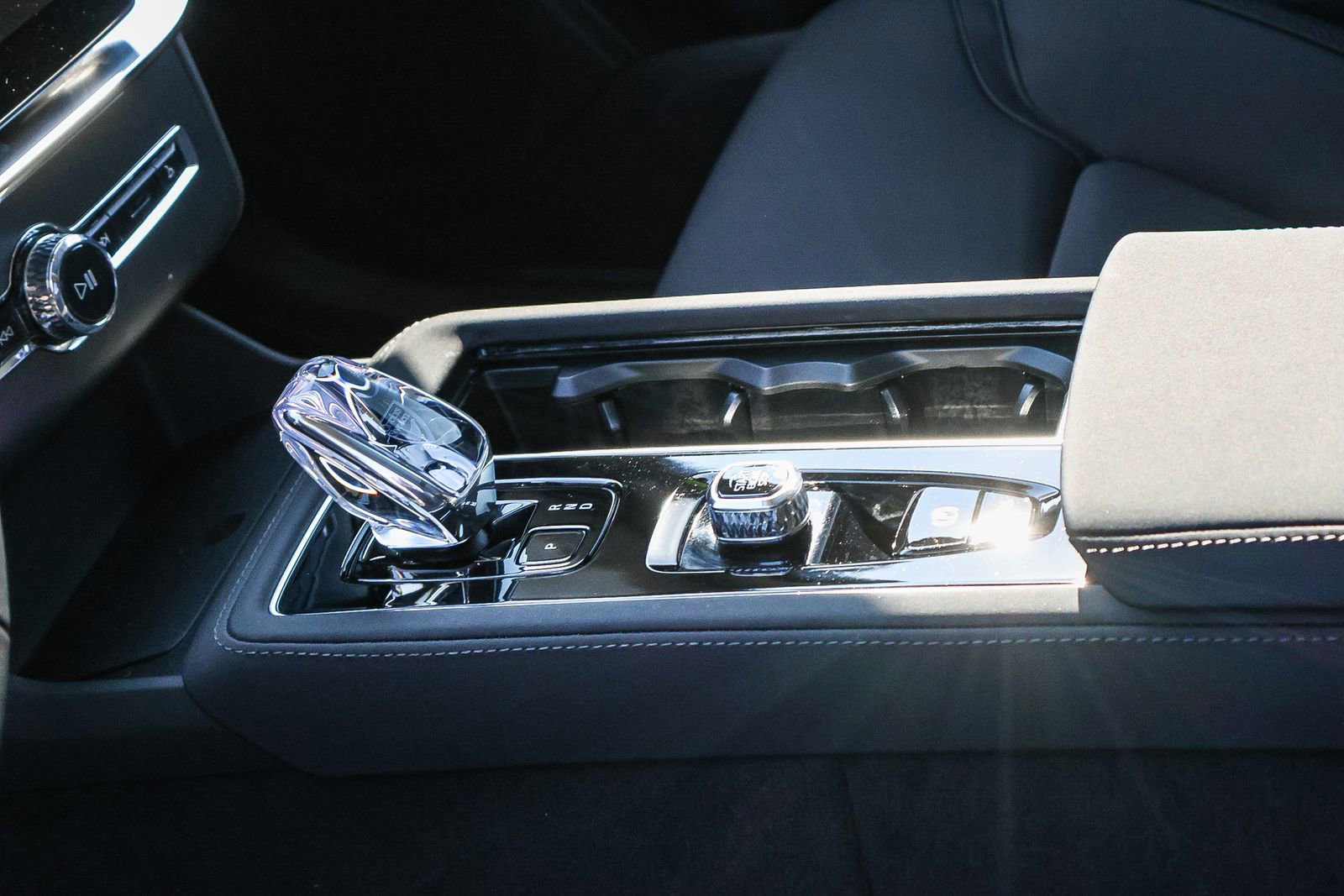 Used 2025 Volvo XC90 B6 Plus w/ Protection Package Premier image 32